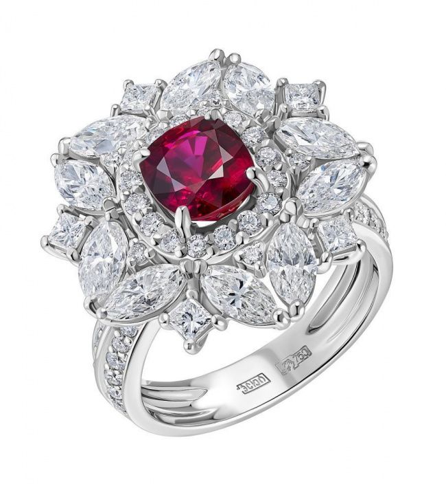 Кольцо с рубином и бриллиантами (код 79448)