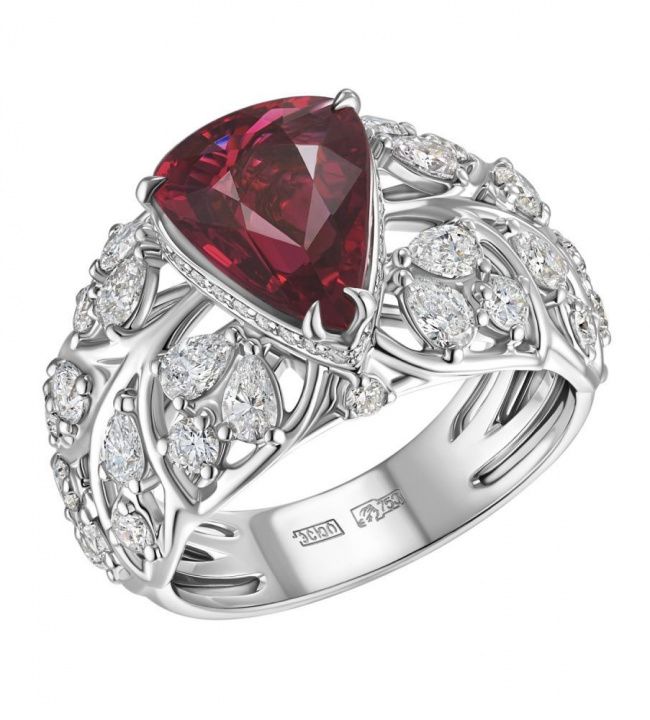Кольцо с рубином и бриллиантами (код 75662)